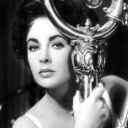 Elizabeth Rosemond Taylor sa nascut pe 27 februarie 1932 la Londra