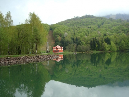 the house from the lake / Raducanu Raluca
