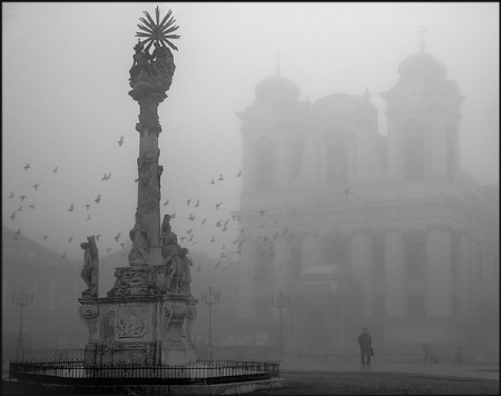 Dimineata in Piata Unirii / Enasoni Lucian