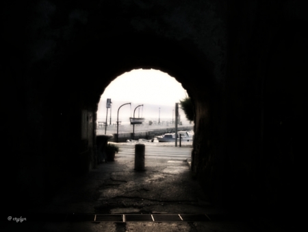 Lumina la capatul tunelului / Boros Cristina