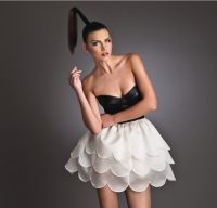 Galerie FOTO: Un designer roman le imbraca pe vedetele Hollywood-ului