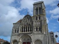 Orasul Vezelay si Bazilica St Magdelene Franta
