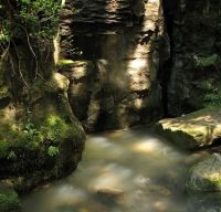 Pestera si Izbucul Izvorul Albastru al Izei