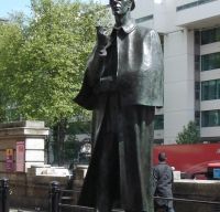 Statuia lui Sherlock Holmes din Londra