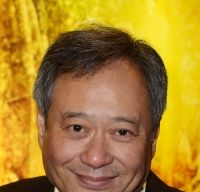 Ang Lee va regiza un film biografic despre Bruce Lee