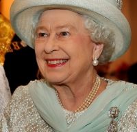 Tinuta spectaculoasa a Reginei Elisabeta a II-a la Jubileul de diamant