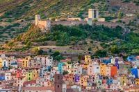Bosa Sardinia unul dintre cele mai frumoase sate din Europa