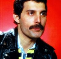 Pieptenele pentru mustata care i-a apartinut lui Freddie Mercury s-a vandut cu peste 150 000 de lire