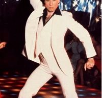 Costumul purtat de John Travolta in Saturday Night Fever s-a vandut cu 260 000 dolari