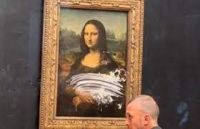 Un vizitator a aruncat cu o prajitura in celebra Mona Lisa 