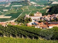 Barolo, un sat viticol traditional din Italia