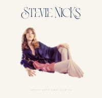 Stevie Nicks lanseaza un box set pentru colectionari
