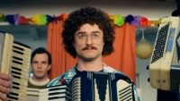 S-a lansat primul trailer al filmului “WEIRD: The “Weird Al” Yankovic Story”